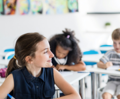 La educación en Pre Media impulsa la autonomía, el análisis y la toma de decisiones. Acompañamos a nuestros estudiantes en su crecimiento académico y personal, fortaleciendo habilidades científicas, tecnológicas y humanísticas.